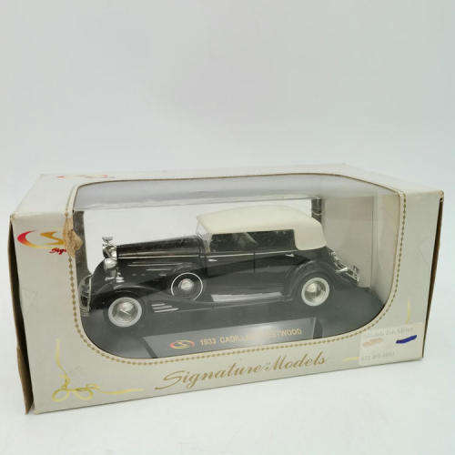 Models - Signature models 1933 Cadillac Fleetwood die-cast model car